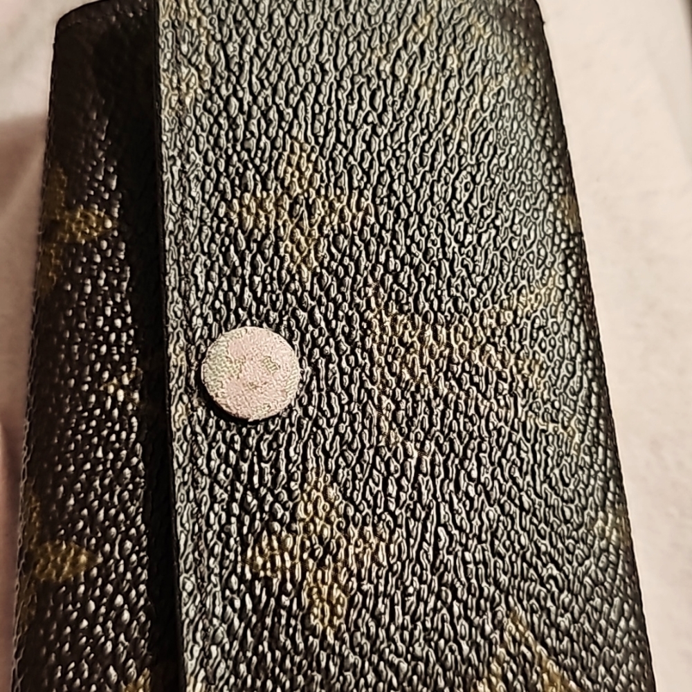 Louis Vuitton Monogram Rose 6 Key-ring Holder